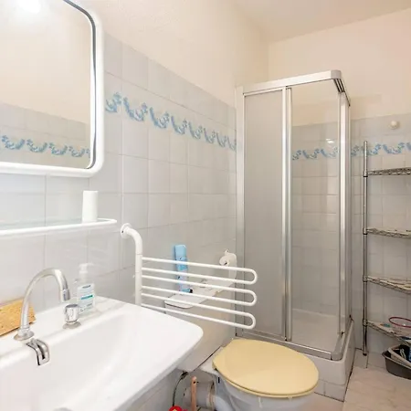 公寓 Chaleureux Avec Terrasse Et Parking Au Lavandou - Fr-1-816-2 *